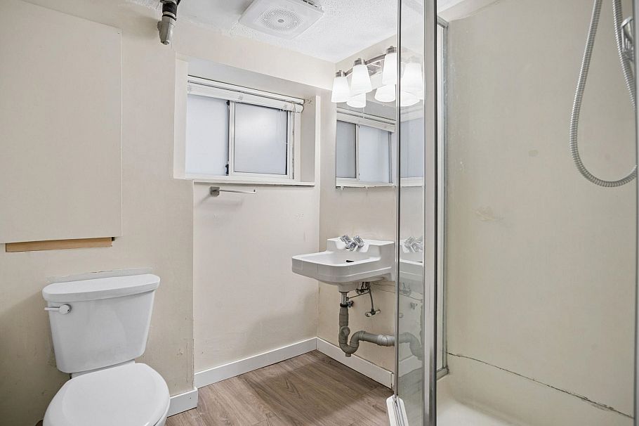 2654 Triumph Street Vancouver, BC - 18