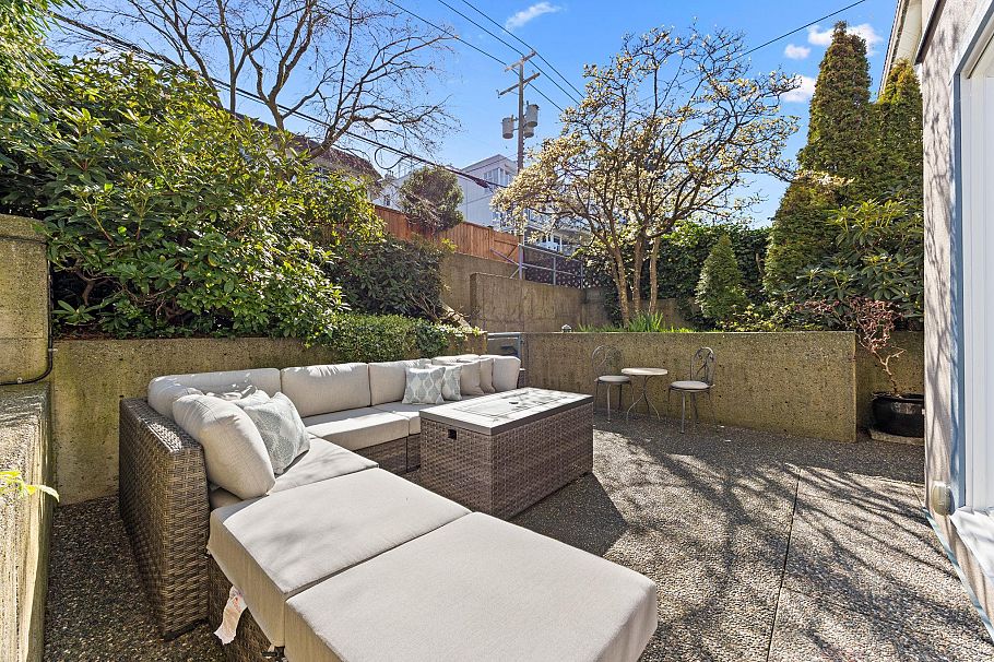 202 2148 W 2nd Avenue Vancouver, BC - 2