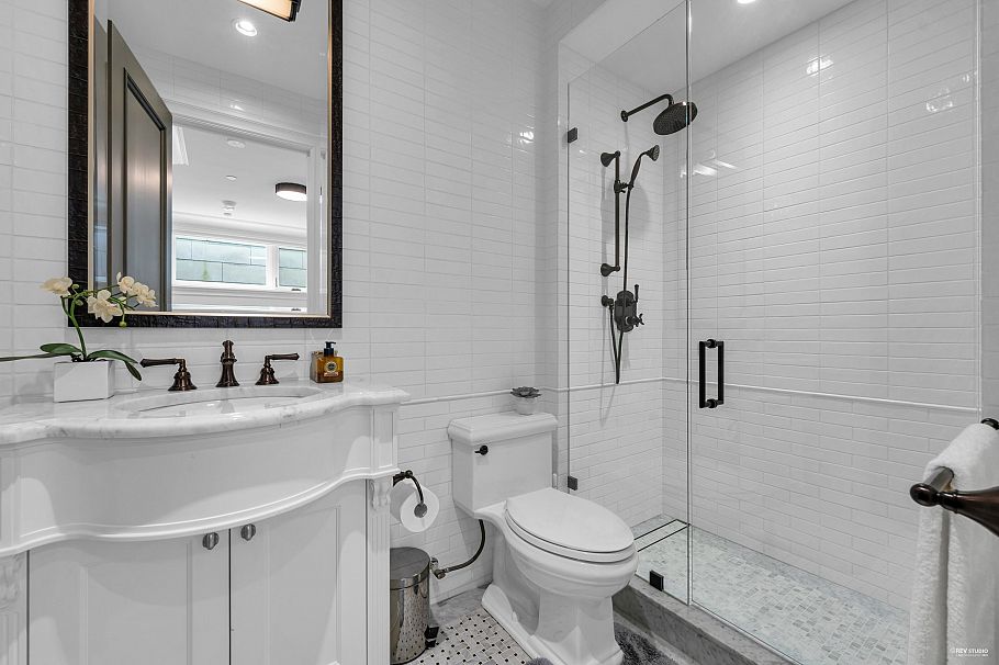 1738 W 38th Avenue Vancouver, BC - 18