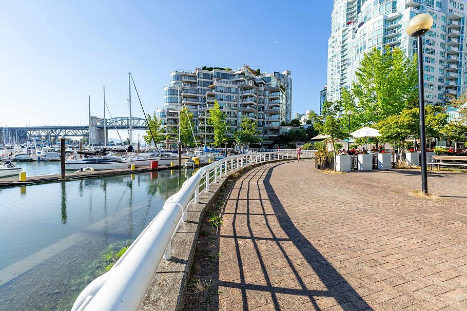 1711 939 Expo Boulevard Vancouver, BC - 27