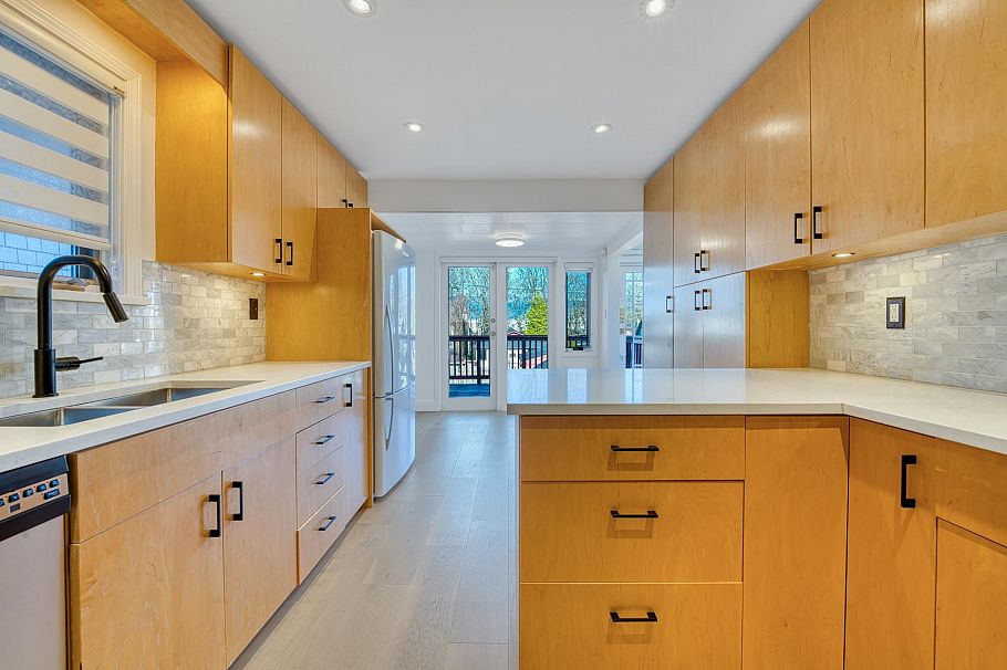 4377 W 12th Avenue Vancouver, BC - 5