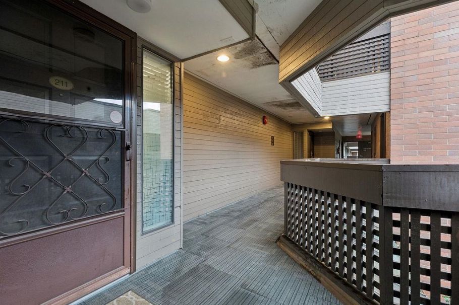 211 444 W 49th Avenue Vancouver, BC - 3