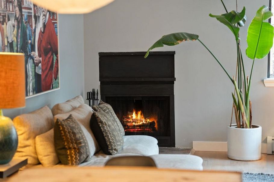 305 3275 Mountain Highway North Vancouver, BC - 3