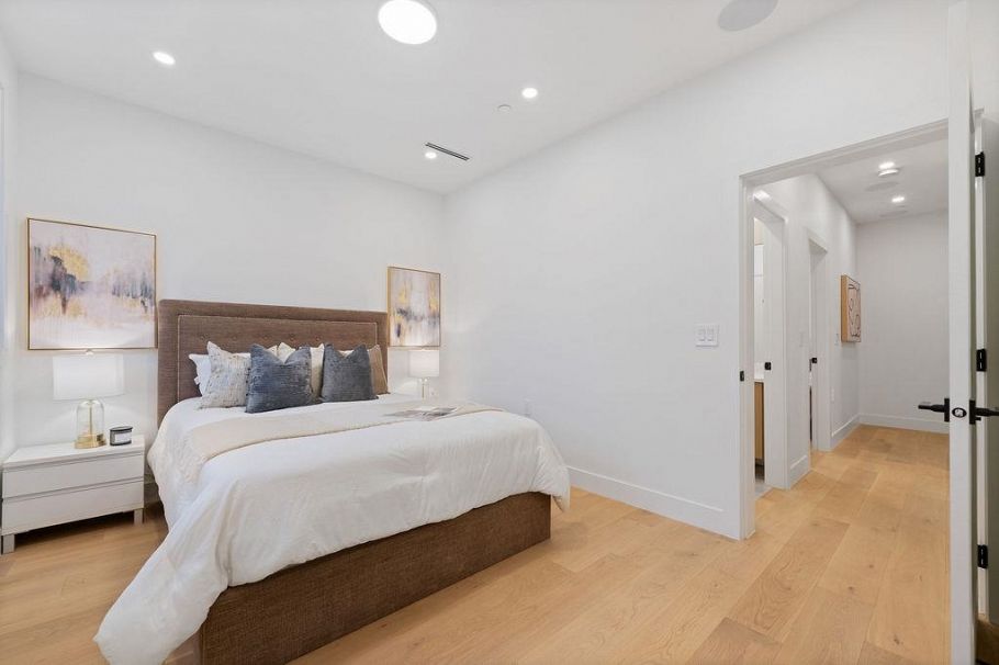 1 1166 E 11th Avenue Vancouver, BC - 22