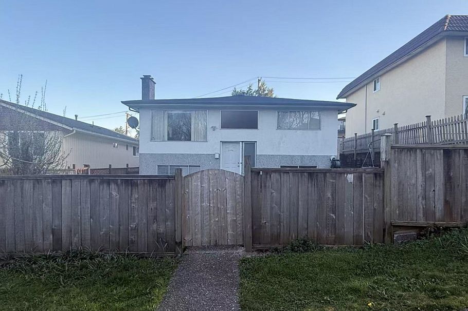 3466 E 2nd Avenue Vancouver, BC - 1