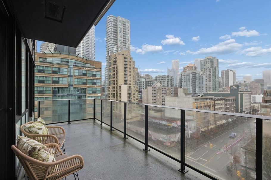 902 1325 Rolston Street Vancouver, BC - 2