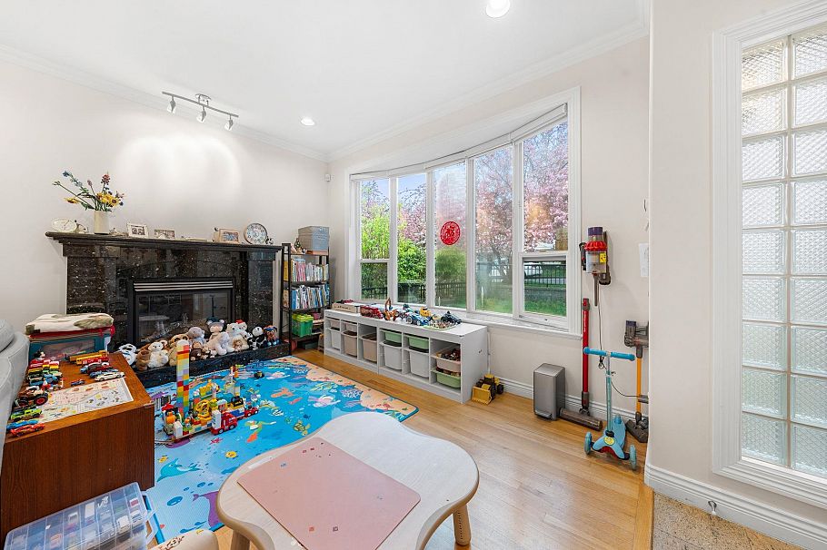 62 E 61st Avenue Vancouver, BC - 17