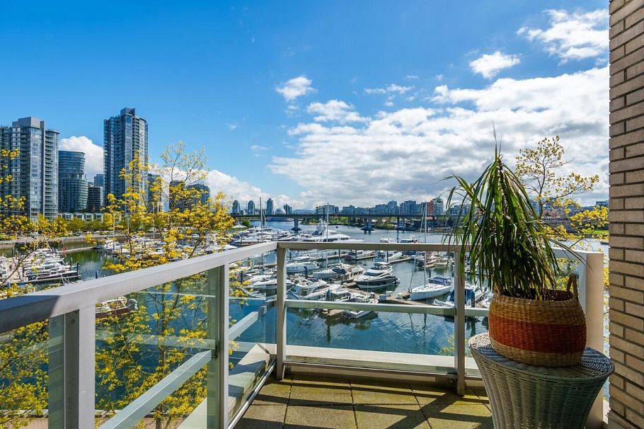 321 1228 Marinaside Crescent Vancouver, BC - 17