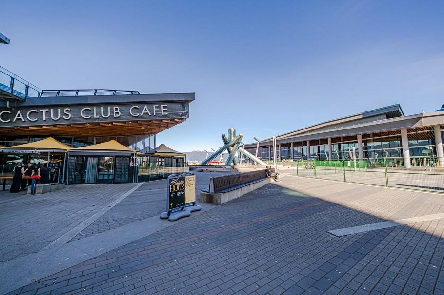 2001 277 Thurlow Street Vancouver, BC - 35