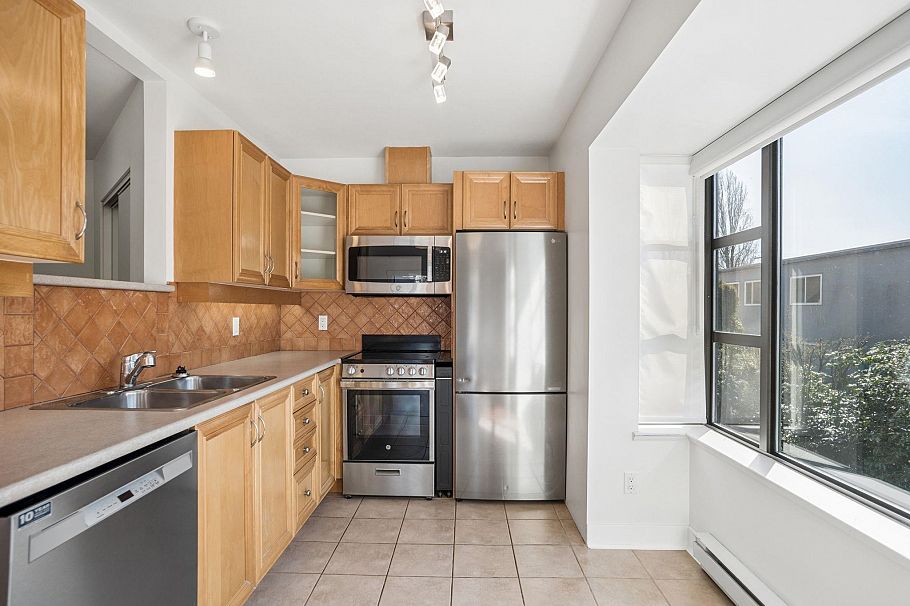 305 2119 Yew Street Vancouver, BC - 9