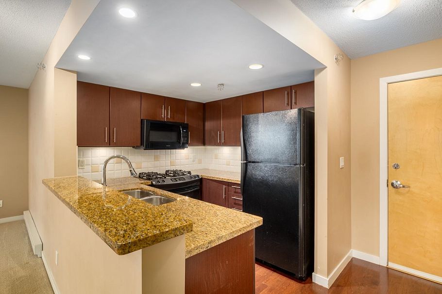 1703 120 Milross Avenue Vancouver, BC - 2