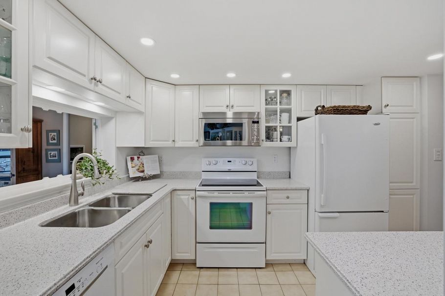 704 995 Roche Point Drive North Vancouver, BC - 7