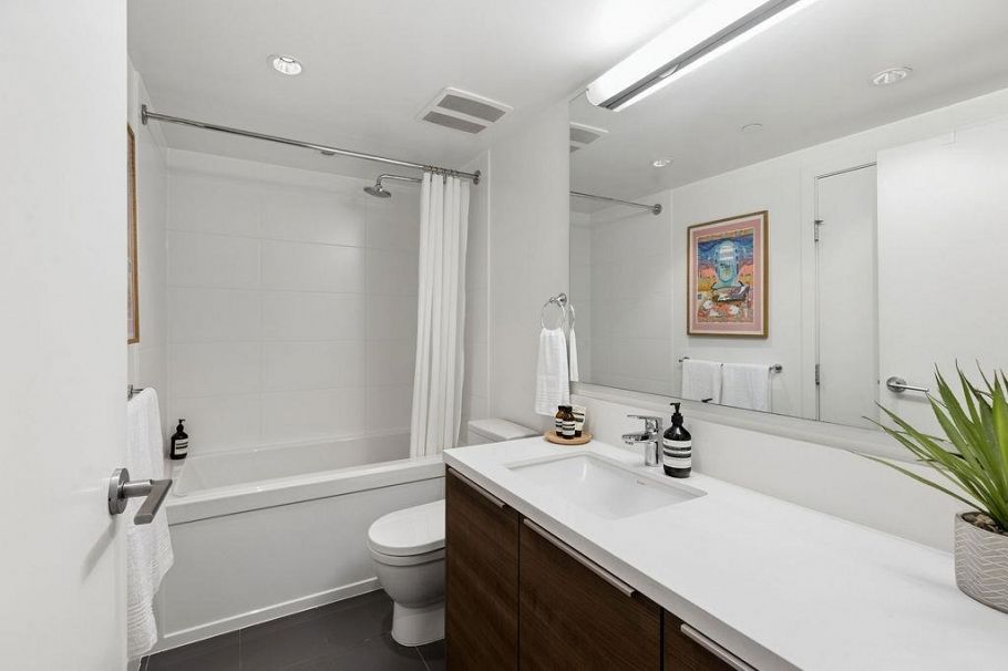 101 1550 Fern Street North Vancouver, BC - 14