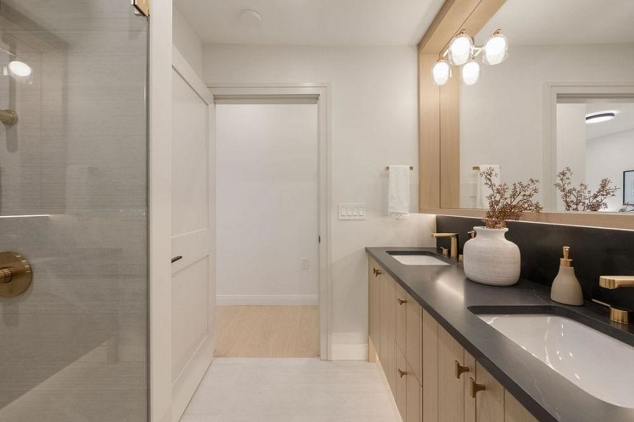 2540 Grant Street Vancouver, BC - 19