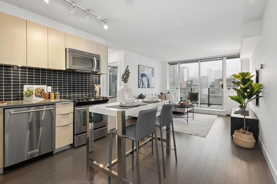 902 1325 Rolston Street Vancouver, BC - 11