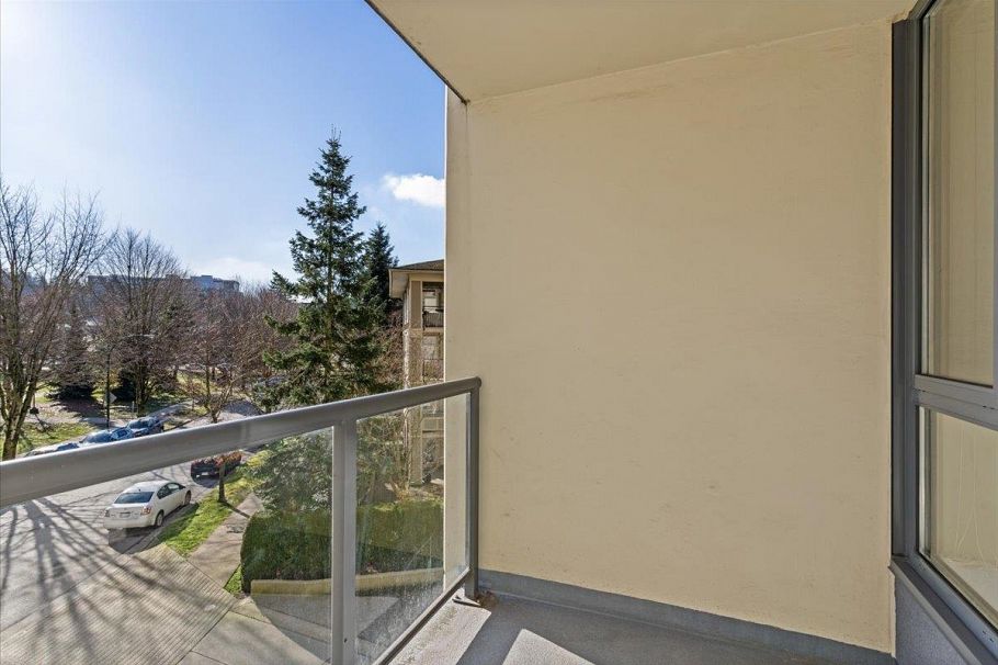 303 3588 Crowley Drive Vancouver, BC - 19