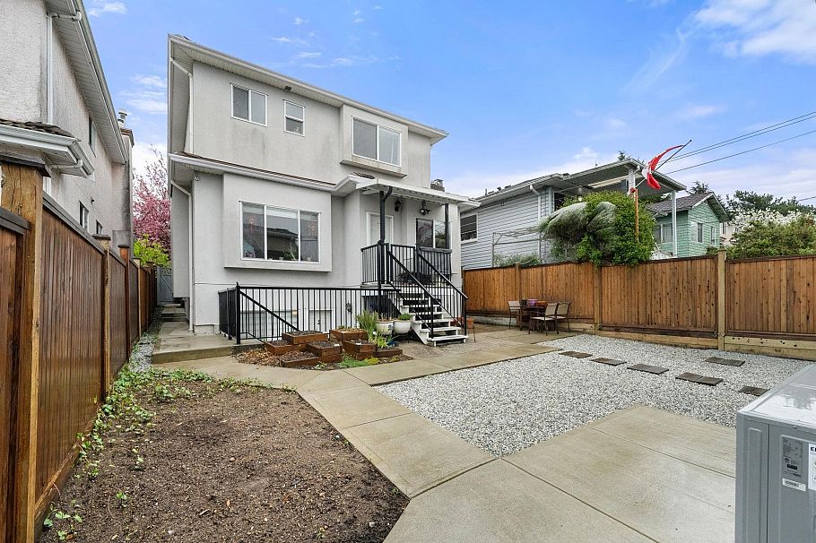 62 E 61st Avenue Vancouver, BC - 5