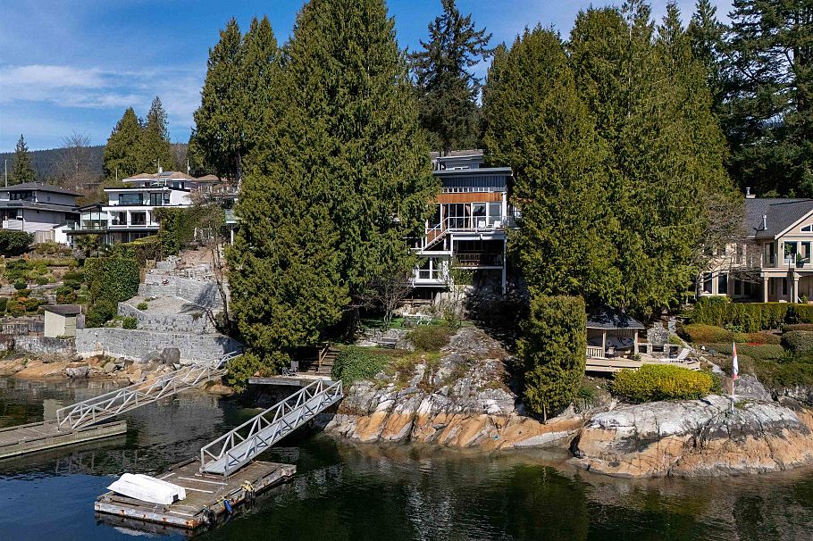 4515 Stonehaven Avenue North Vancouver, BC - 1