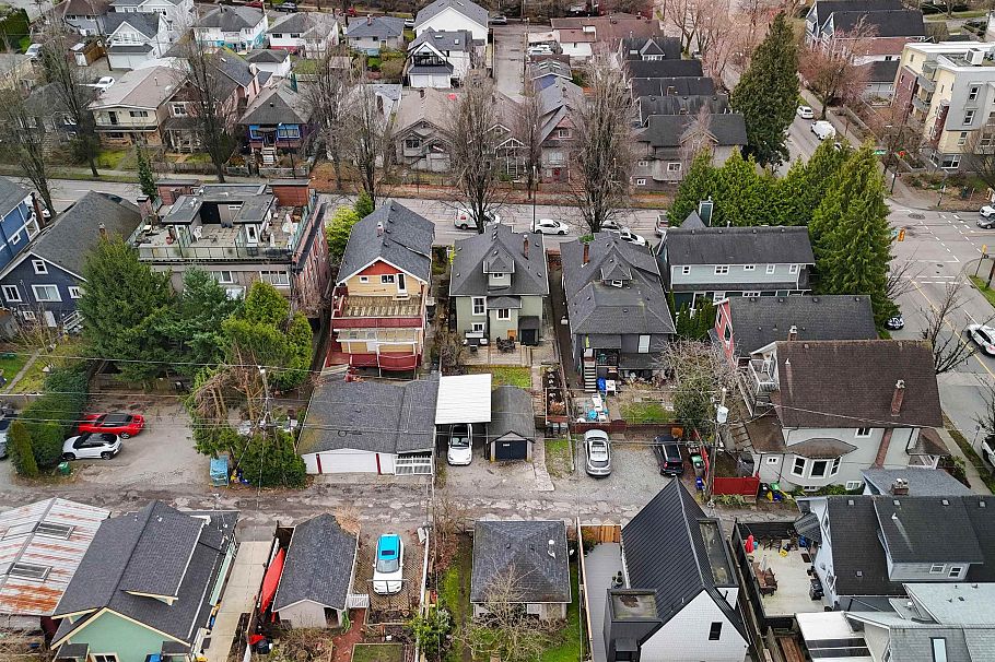 1923 E 1st Avenue Vancouver, BC - 27