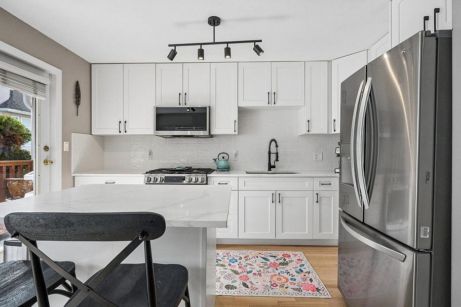 104 225 E 6th Street North Vancouver, BC - 10