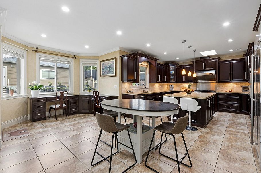 418 E 13th Street North Vancouver, BC - 10