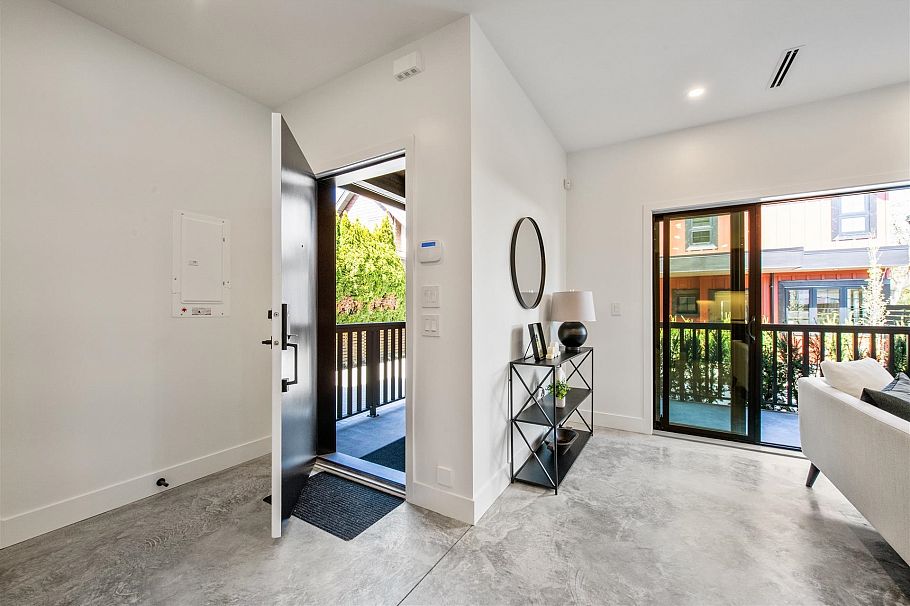 1168 E 26th Avenue Vancouver, BC - 3