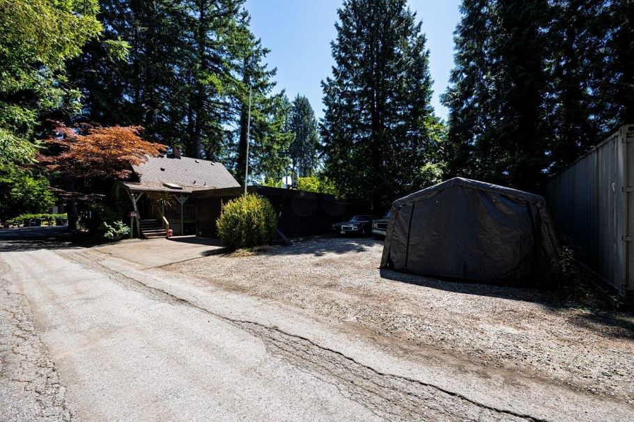 1061 Gladwin Drive North Vancouver, BC - 37