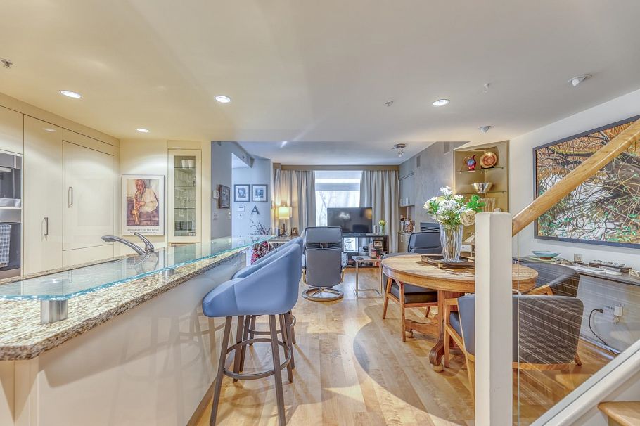 TH29 1295 W Cordova Street Vancouver, BC - 10