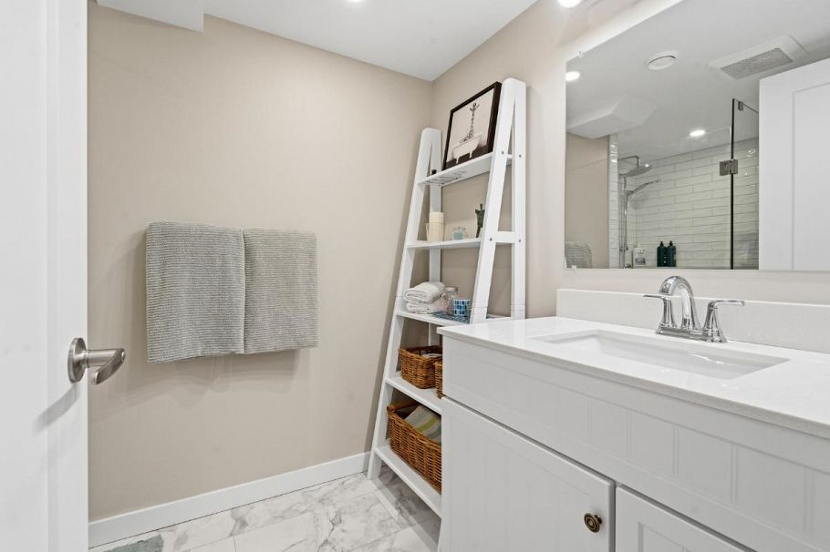 272 Osborne Road E Road North Vancouver, BC - 27