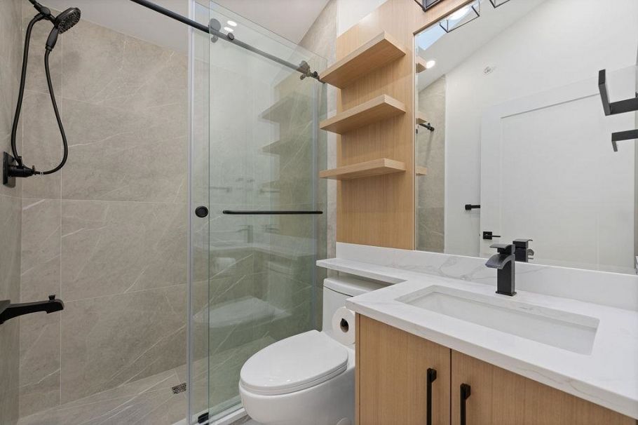 1 1166 E 11th Avenue Vancouver, BC - 29