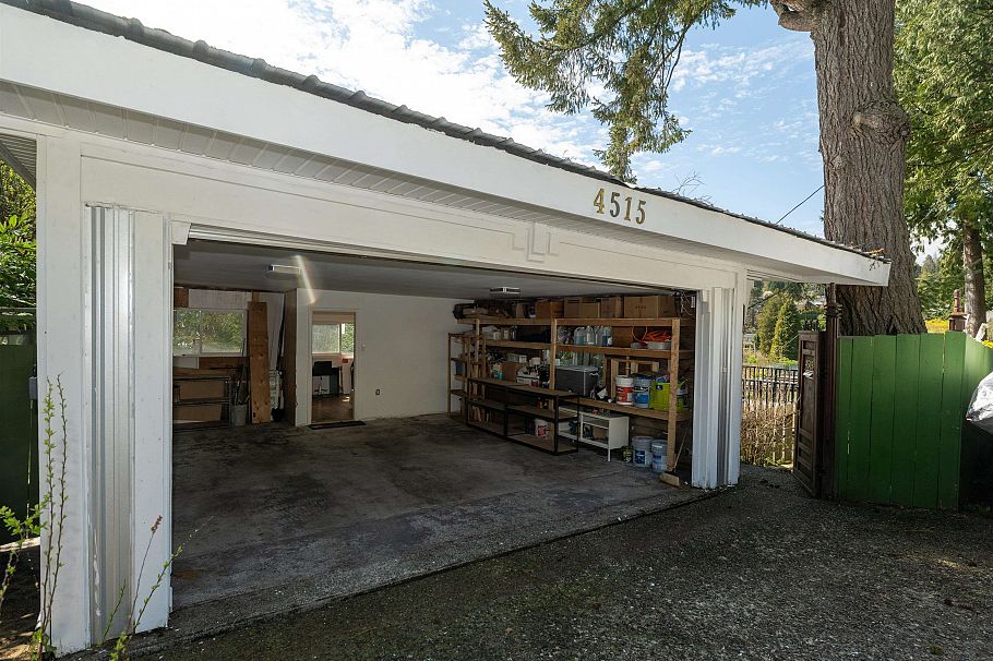 4515 Stonehaven Avenue North Vancouver, BC - 32