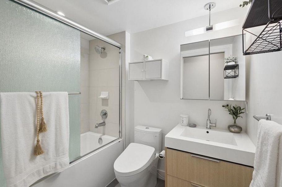 902 1325 Rolston Street Vancouver, BC - 22