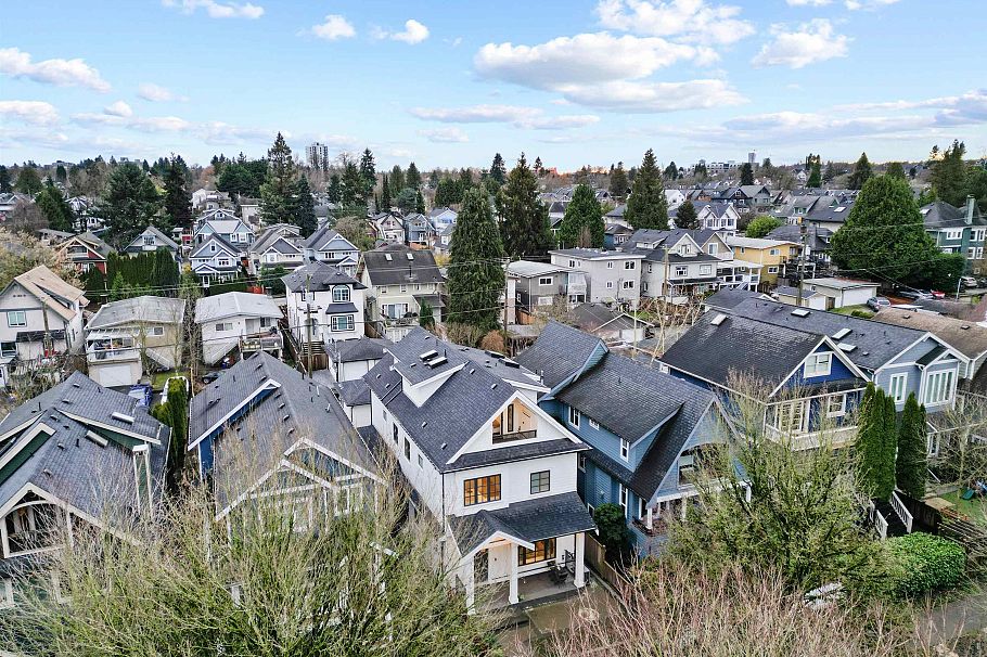 1 1166 E 11th Avenue Vancouver, BC - 39