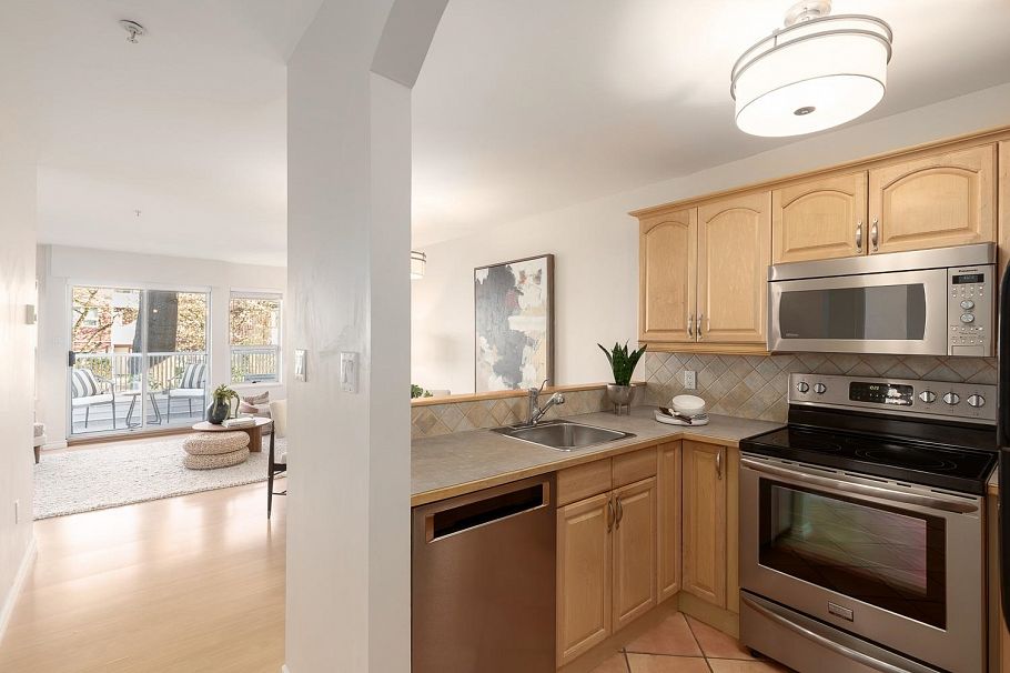 203 876 W 14th Avenue Vancouver, BC - 5