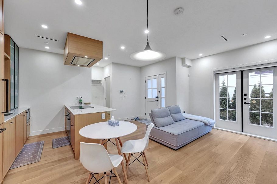 1232 W 26th Avenue Vancouver, BC - 1