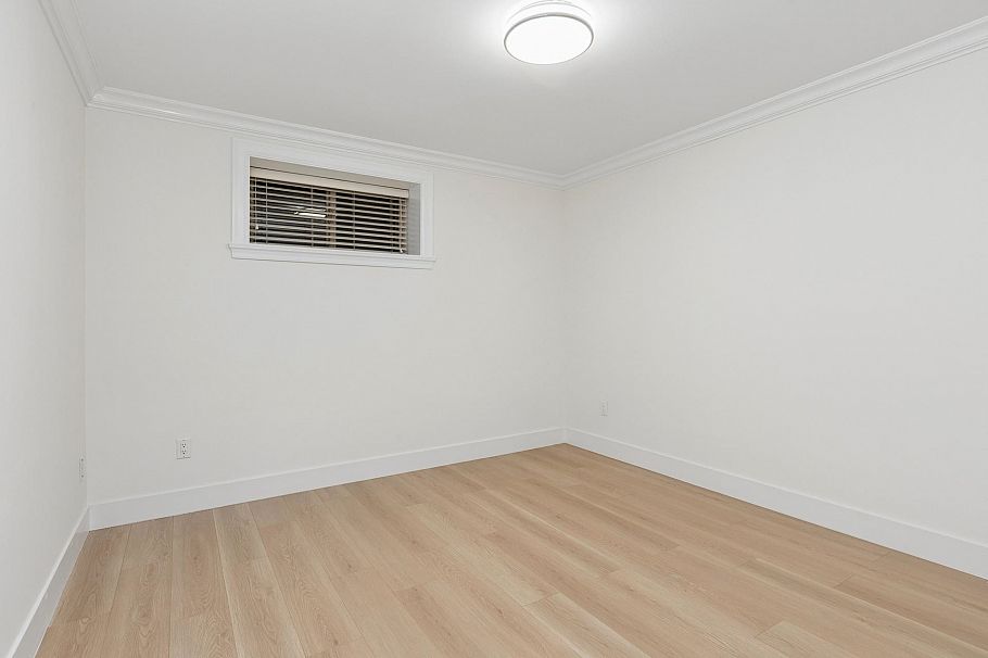 418 E 13th Street North Vancouver, BC - 33