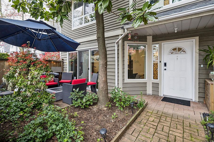 7 848 W 16th Street North Vancouver, BC - 2