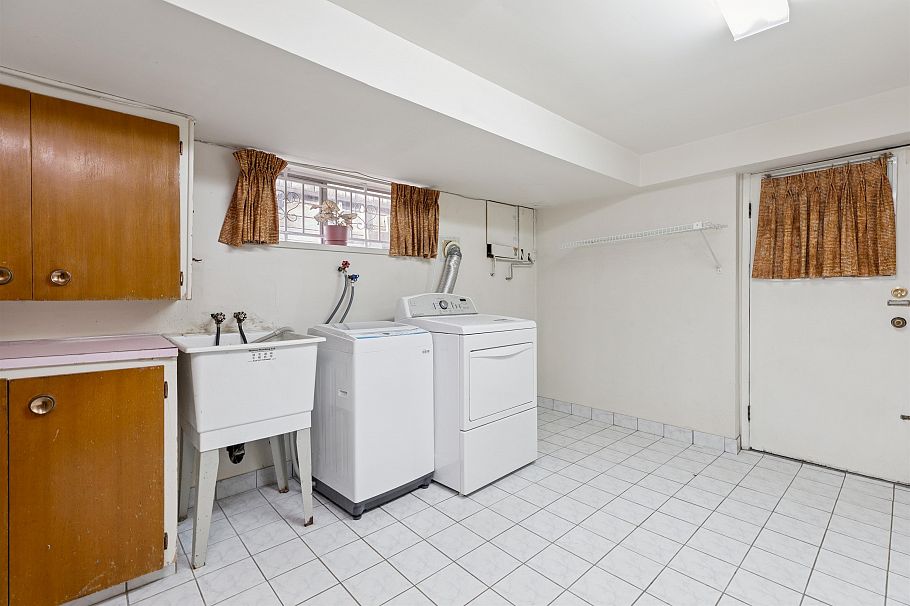 133 W 63rd Avenue Vancouver, BC - 26