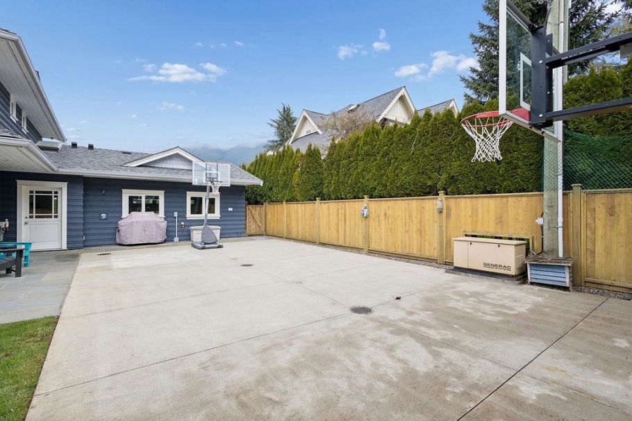 991 Hampshire Road North Vancouver, BC - 24