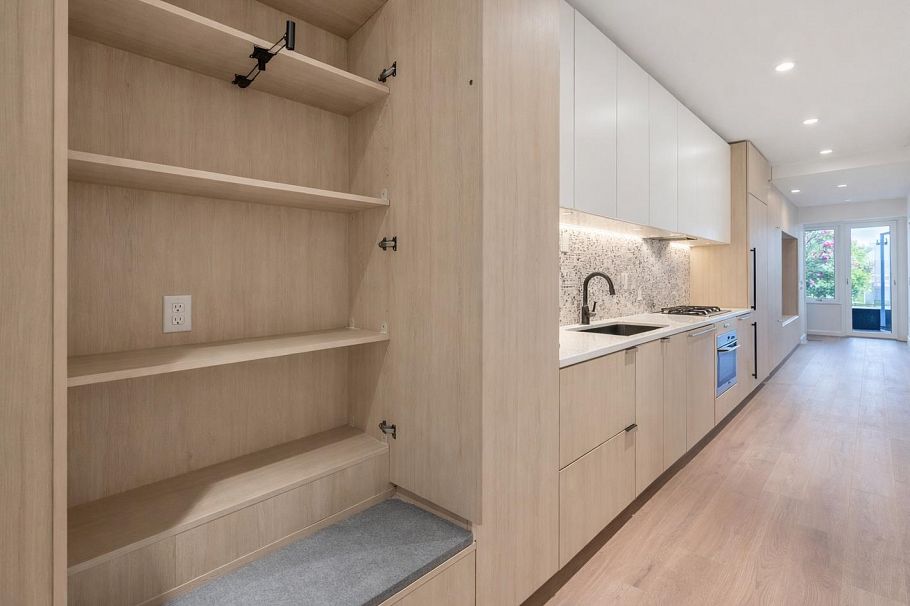 422 2471 St George Street Vancouver, BC - 3