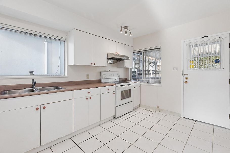 133 W 63rd Avenue Vancouver, BC - 22