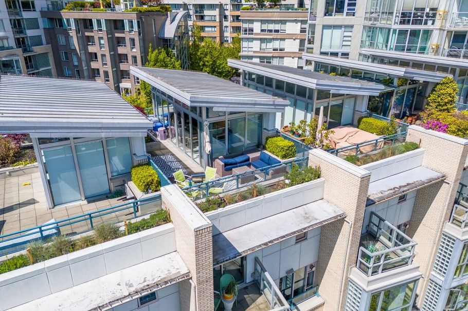 321 1228 Marinaside Crescent Vancouver, BC - 3