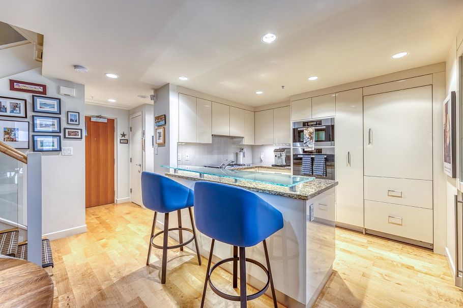 TH29 1295 W Cordova Street Vancouver, BC - 5