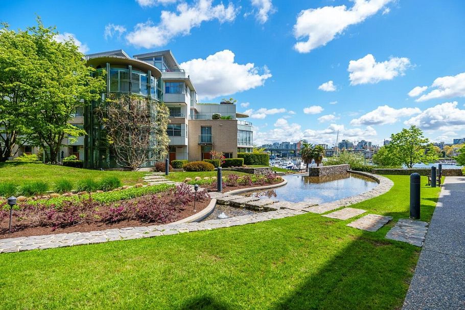 321 1228 Marinaside Crescent Vancouver, BC - 34