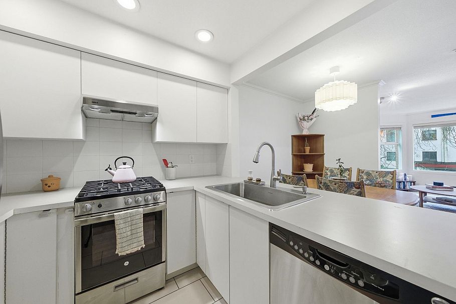 1405 Pendrell Street Vancouver, BC - 14