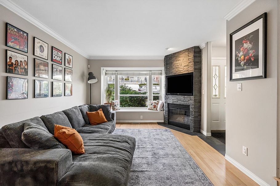 104 225 E 6th Street North Vancouver, BC - 2