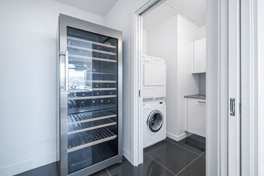 2001 277 Thurlow Street Vancouver, BC - 9