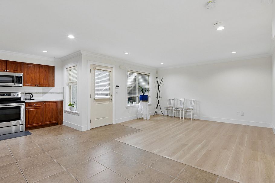 418 E 13th Street North Vancouver, BC - 30