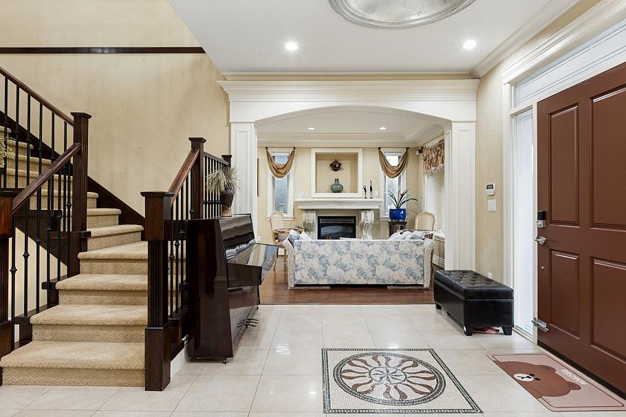 418 E 13th Street North Vancouver, BC - 2