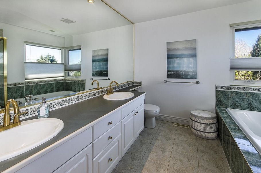 1075 Adderley Street North Vancouver, BC - 19